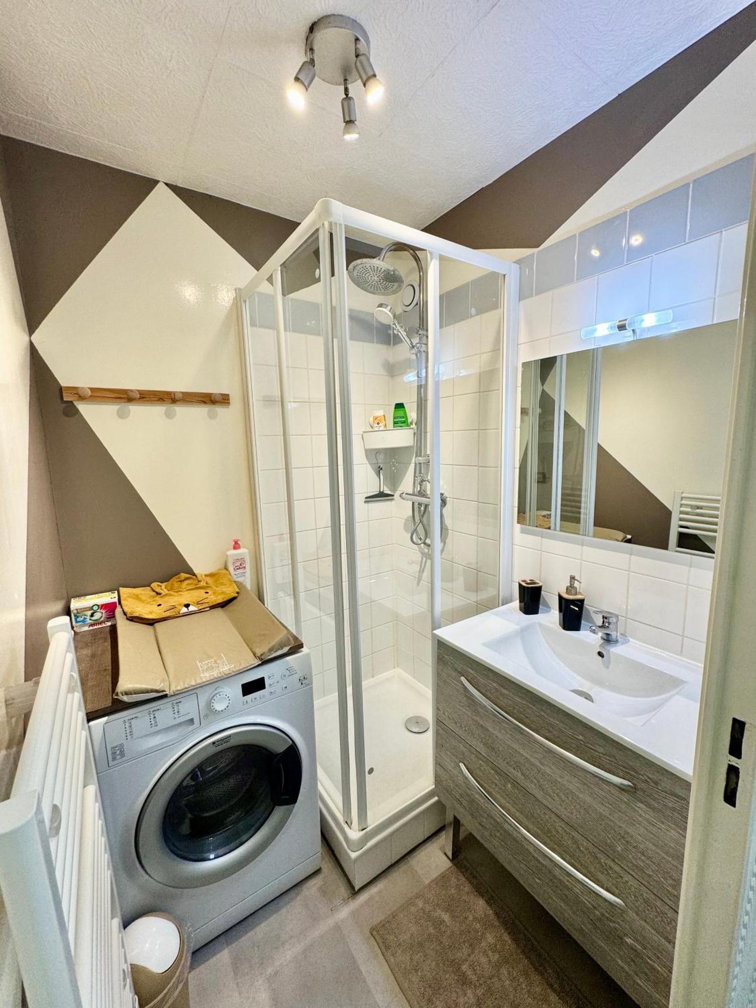 Spacieux Duplex Seine: Quayside Comfort With Parking *